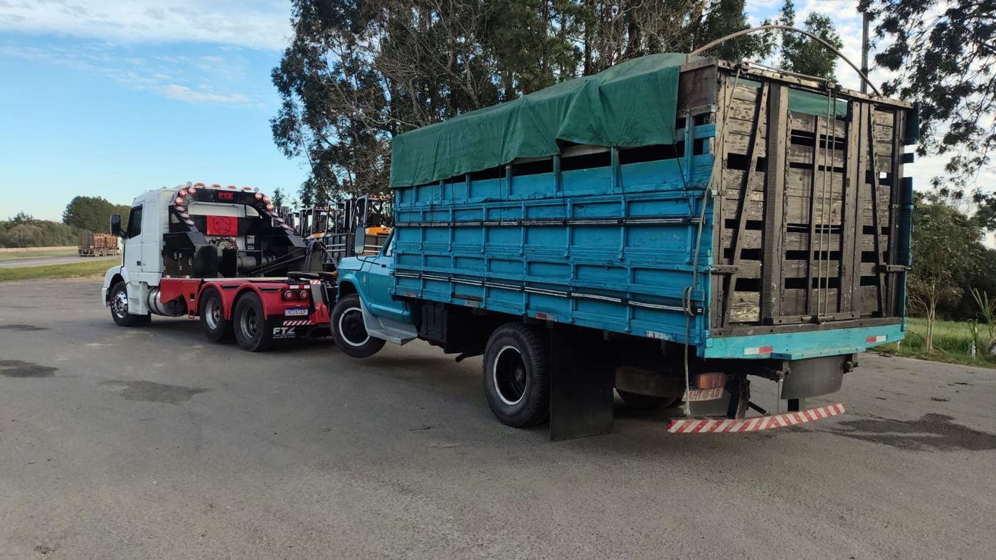 Guincho ArauTruck rebocando veículo
